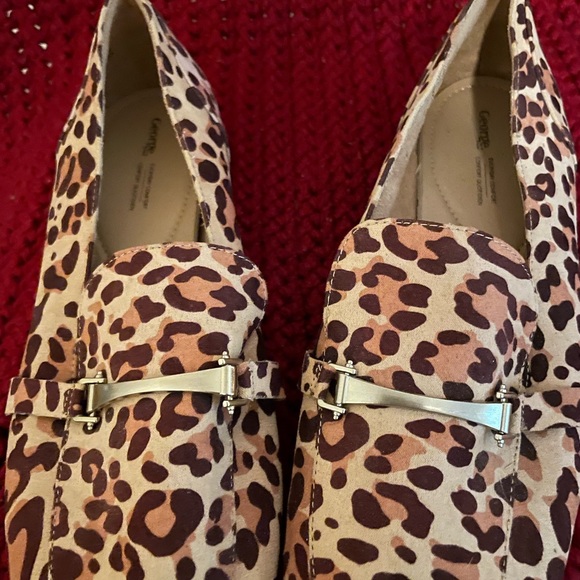 Cheetah flats with gold accent - Picture 4 of 4